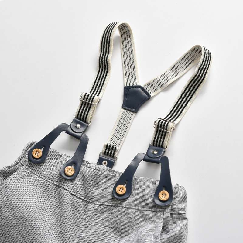 Eleganter Baby Romper Set – Weißer Kurzarm-Strampler mit grauen Shorts & Fliege | Baumwolle, Europäischer Stil - Modefluss