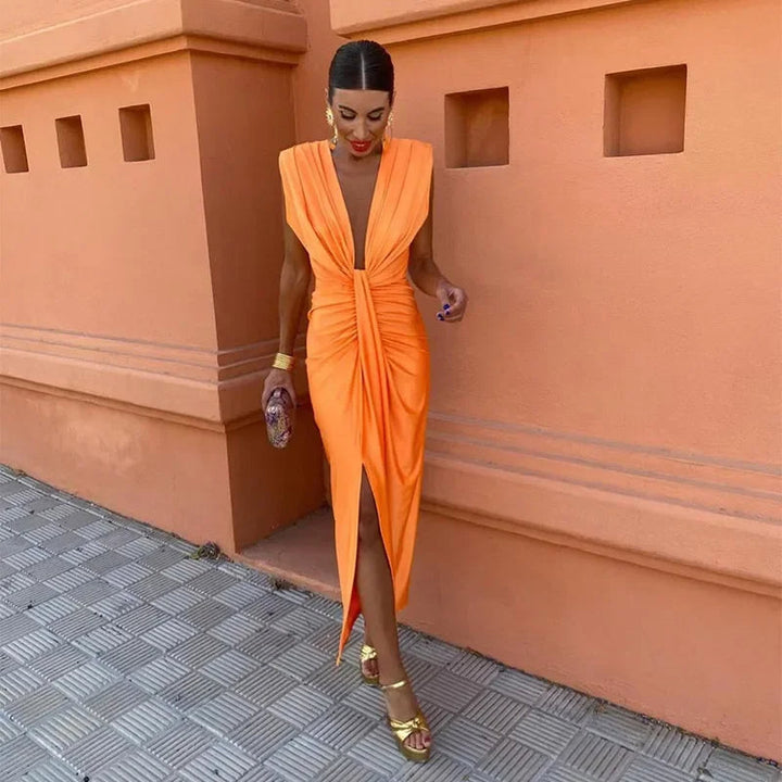 Carla - Attraktives Kleid mit tiefem V-Ausschnitt