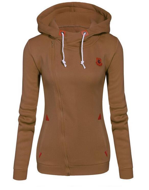 Pullover aus Fleece mit einfarbigem Design und schrägem, unregelmäßigem Reißverschluss. - Modefluss