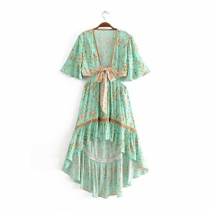 Attractives Boho-Stil High-Low-Kleid avec Blumenmuster