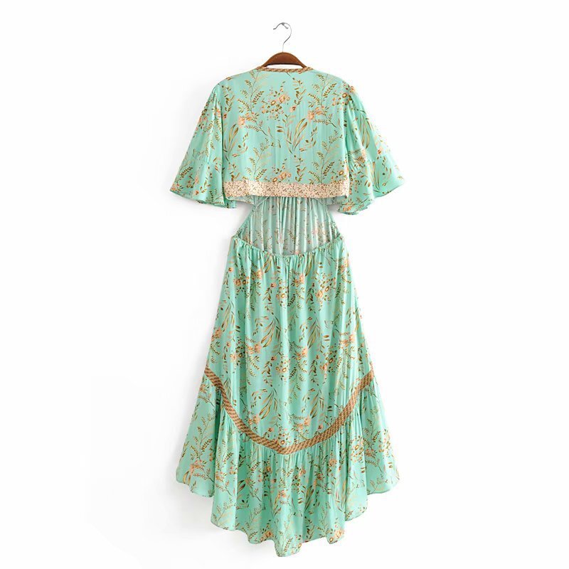 Attractives Boho-Stil High-Low-Kleid avec Blumenmuster