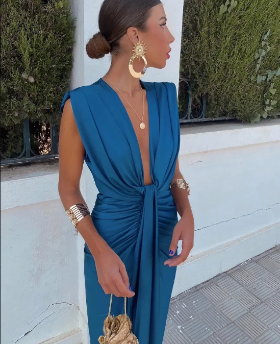 Carla - Attraktives Kleid mit tiefem V-Ausschnitt