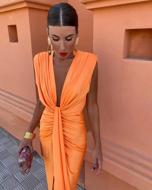 Carla - Attraktives Kleid mit tiefem V-Ausschnitt