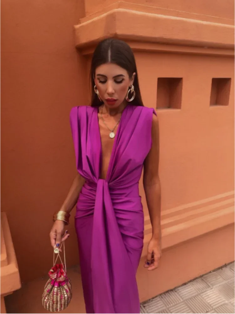 Carla - Attraktives Kleid mit tiefem V-Ausschnitt