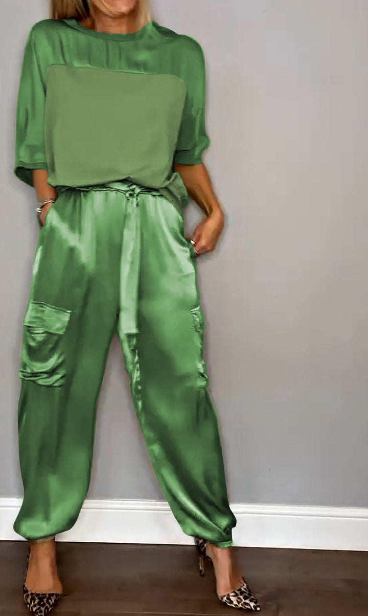 Set mit halbärmeligem Oberteil und Hose aus glattem Satin